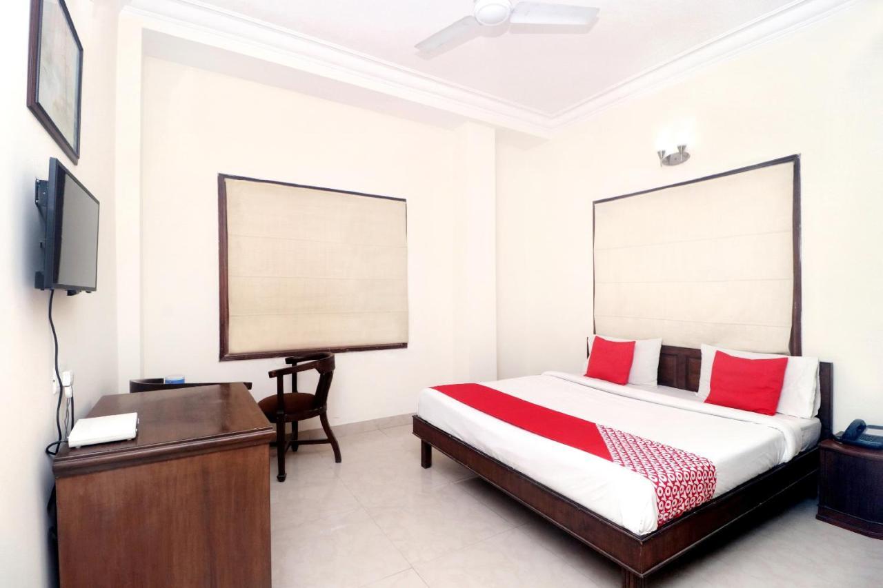 אמריצר Oyo Hotel Temple View מראה חיצוני תמונה