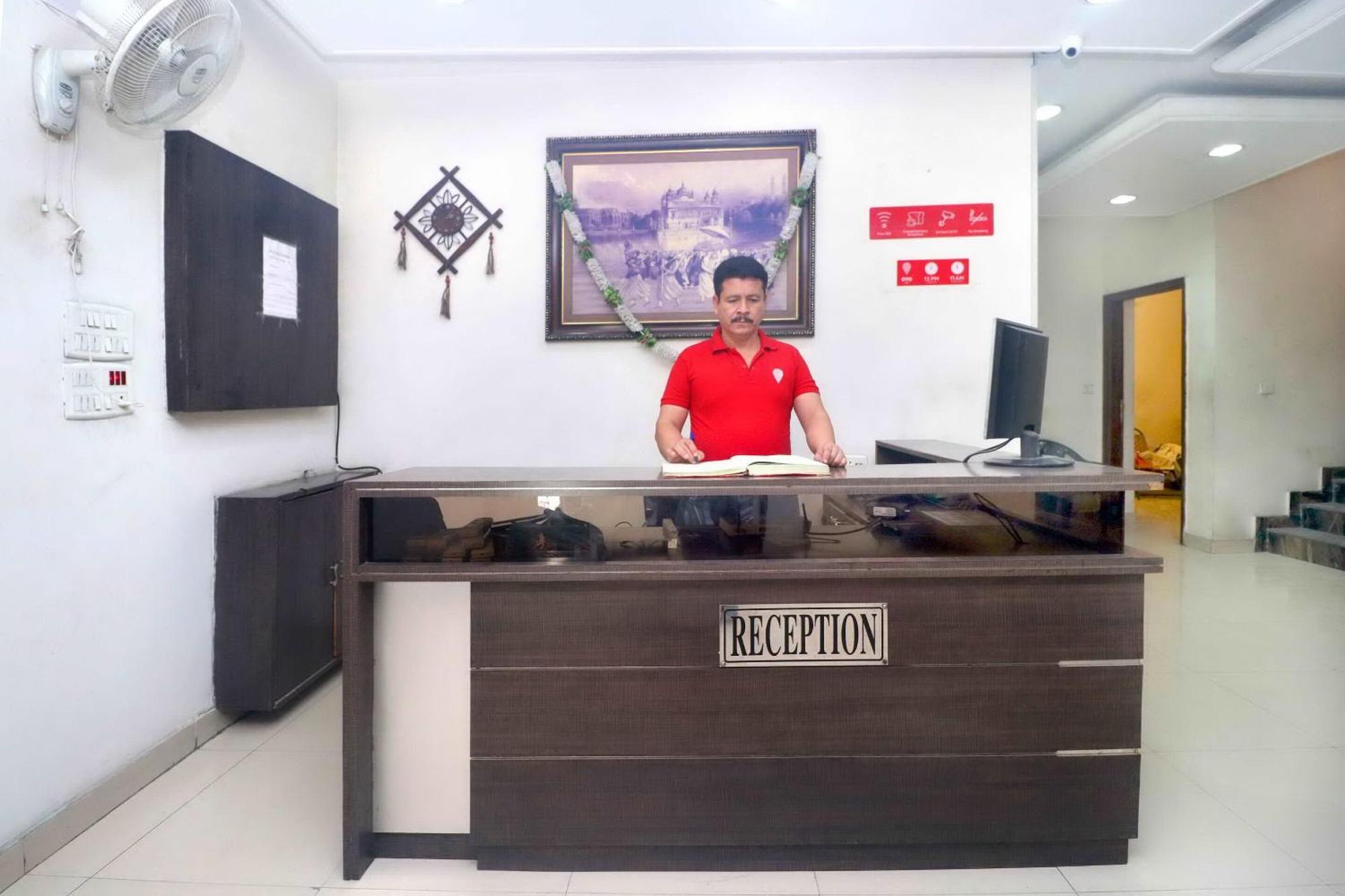 אמריצר Oyo Hotel Temple View מראה חיצוני תמונה
