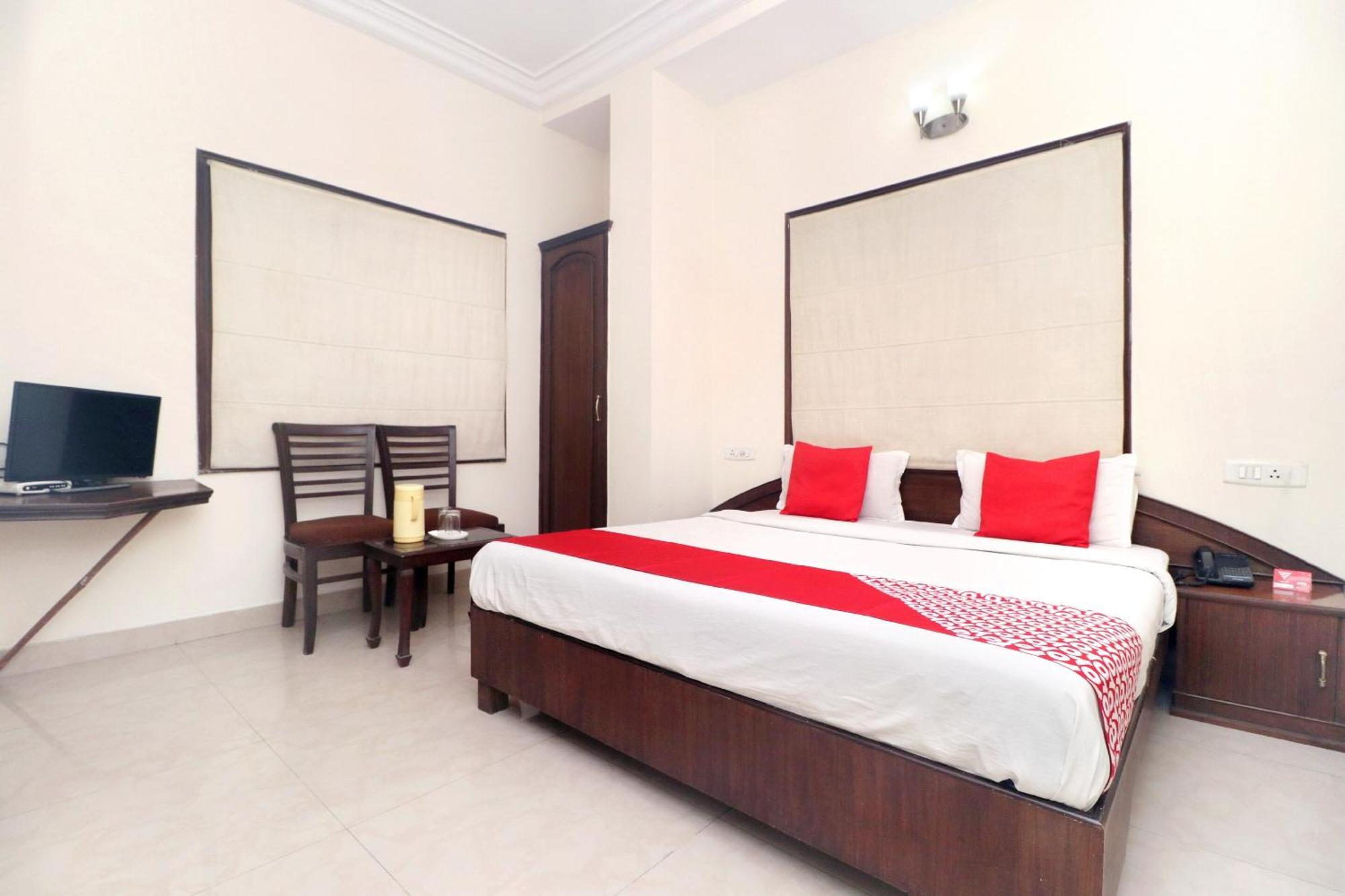 אמריצר Oyo Hotel Temple View מראה חיצוני תמונה